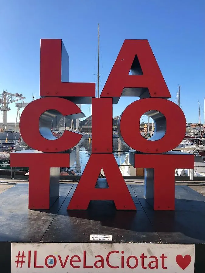 La Ciotat Authentique - T3 A 2 Pas Du Port Et Des Plages - Parking Souterrain Offert Διαμέρισμα Γαλλία