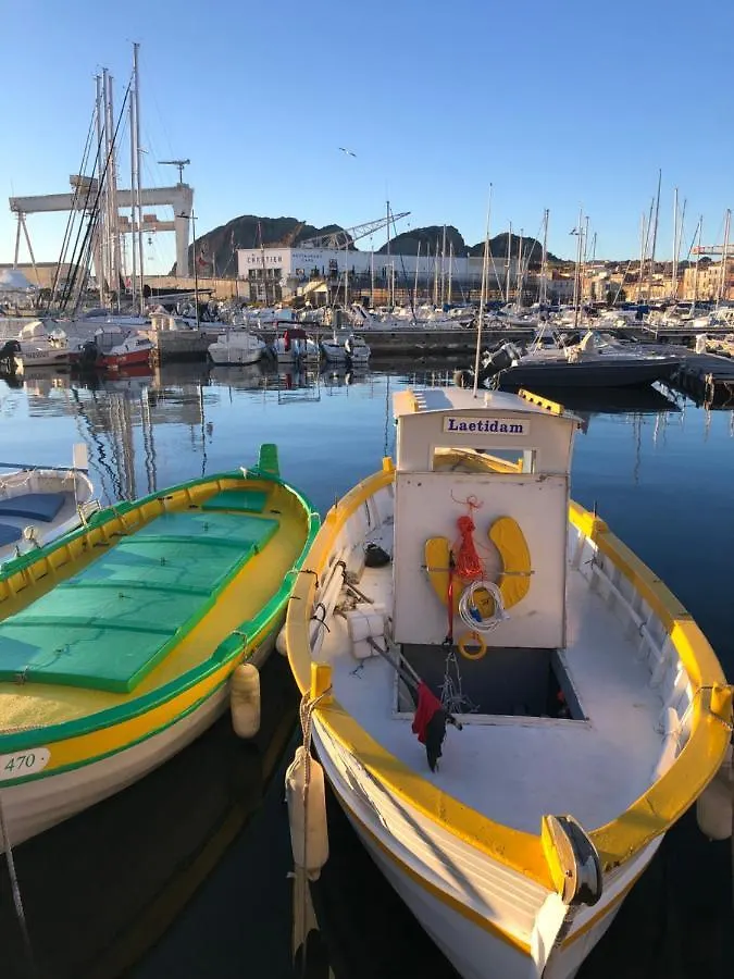 Apartment La Ciotat Authentique - T3 A 2 Pas Du Port Et Des Plages - Parking Souterrain Offert