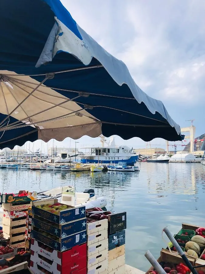 La Ciotat Authentique - T3 A 2 Pas Du Port Et Des Plages - Parking Souterrain Offert 0*, La Ciotat France